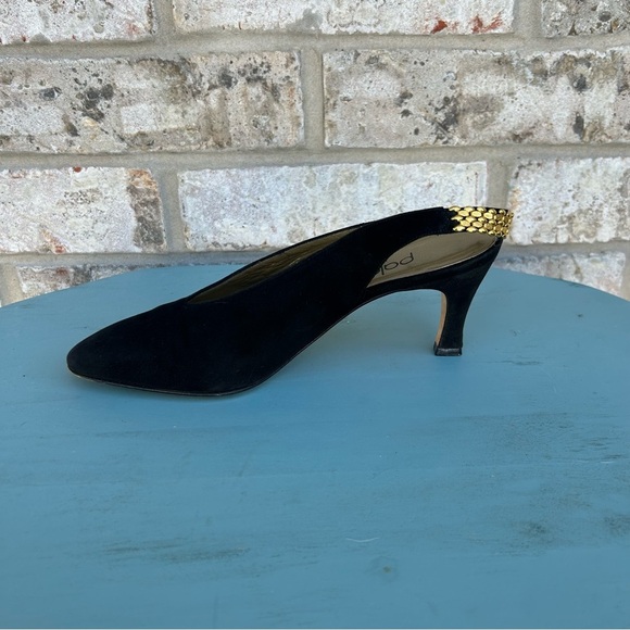 Vintage Paloma Made in Italy Size 6 Black Suede Strap Heel with Gold Detail - Picture 3 of 7